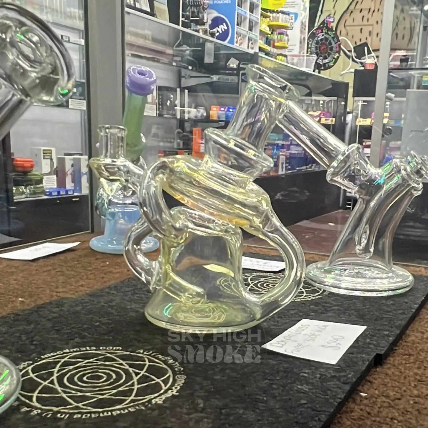 Donjah Glass Fume Side Kick Artist: